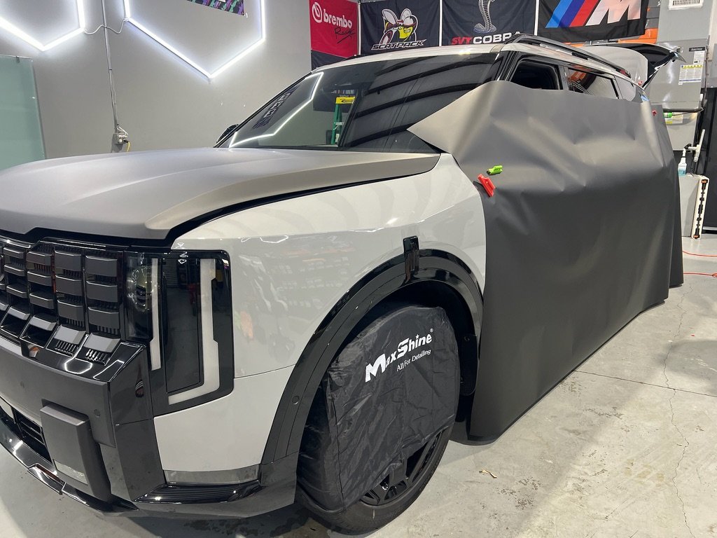 Full-size SUV mid colour-change wrap in satin grey